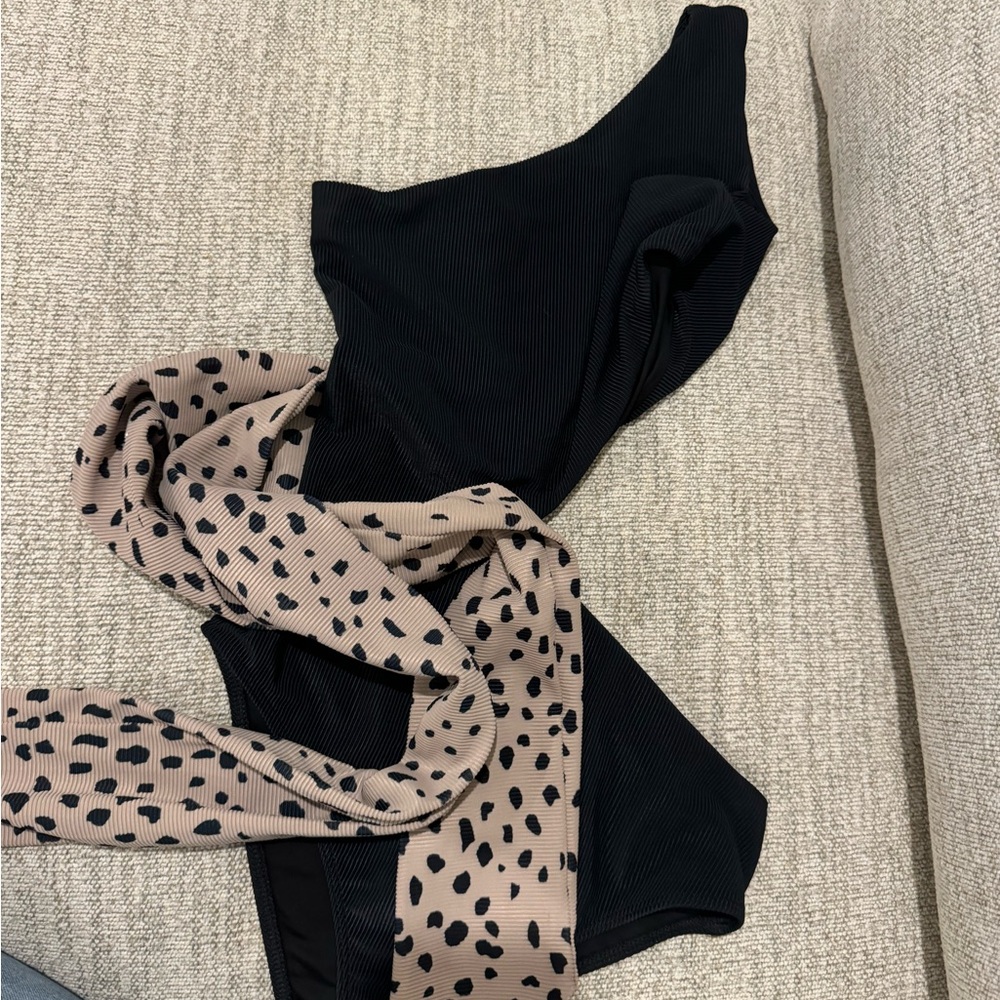 Beach Riot Black Swimsuit - Picture 4 of 6